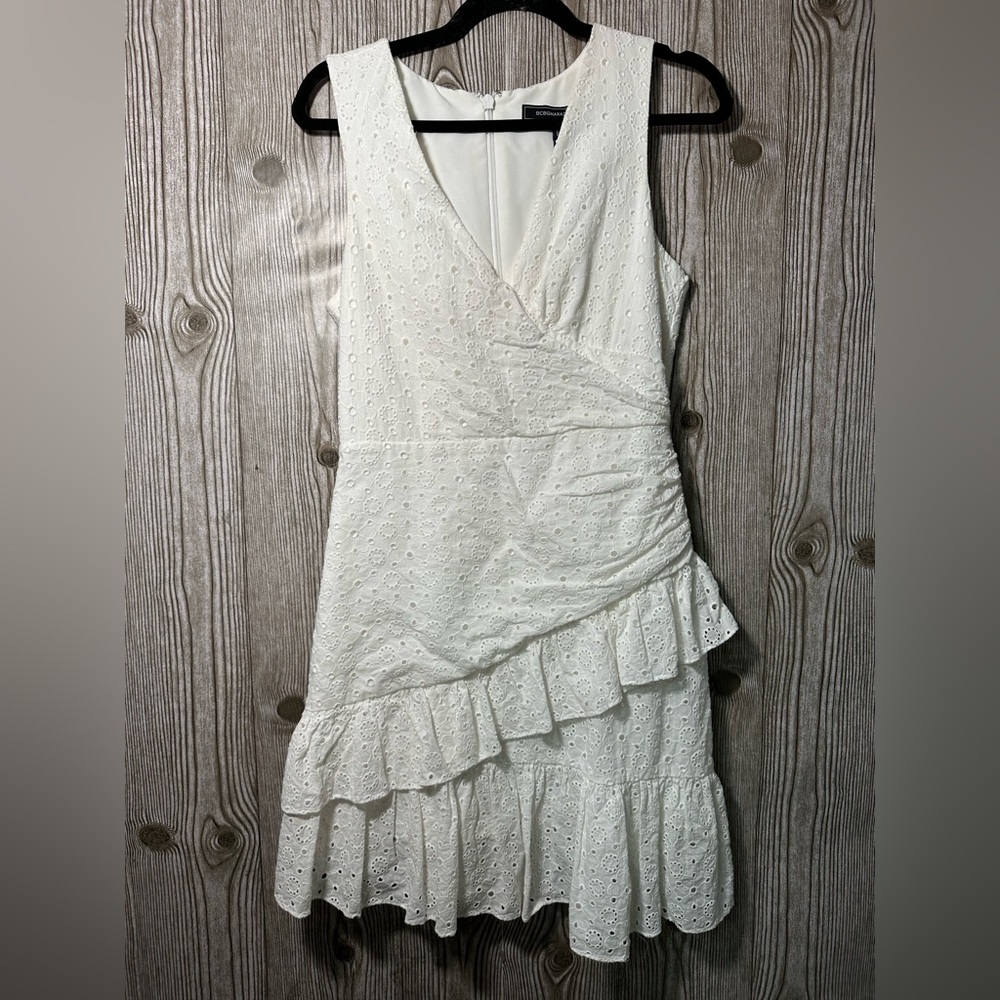 BCBGMAXAZRIA White Eyelet V Neck Crochet Wrap Dress Sz 6 $248 - Picture 4 of 8